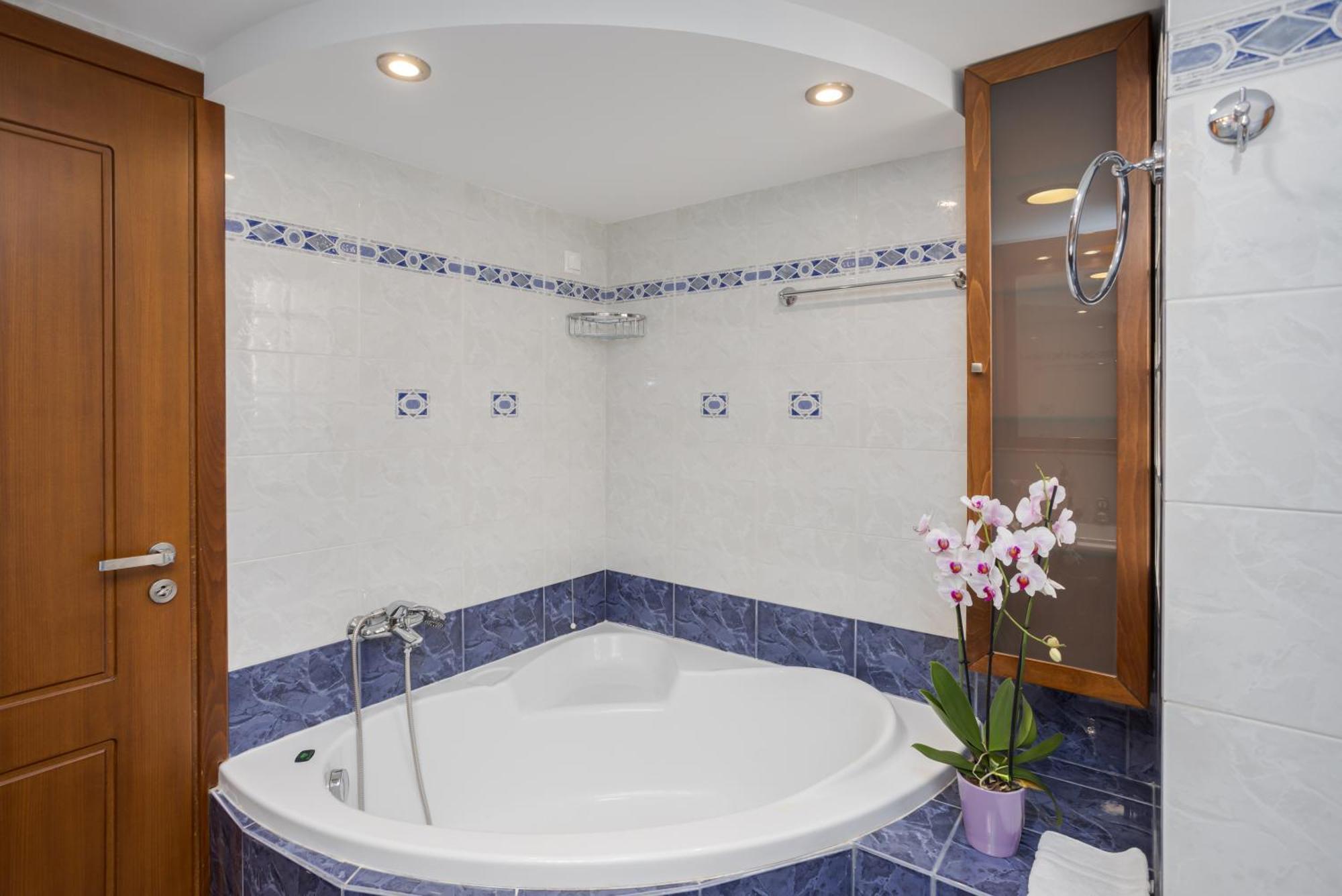 Zenmar Apartment